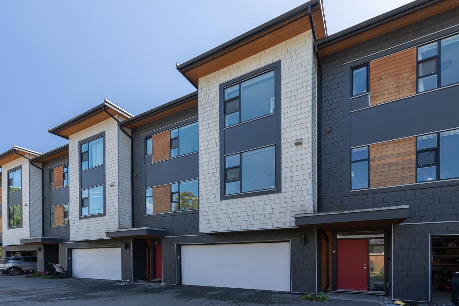 Property Photo:  38447 Buckley Avenue 3  BC V8B 0B8 