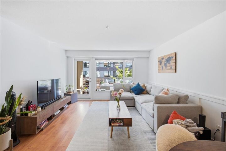 Property Photo:  221 E 3rd Street 102  BC V7L 0C1 