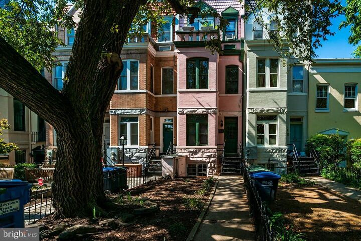 Property Photo:  318 N Carolina Avenue SE 1  DC 20003 
