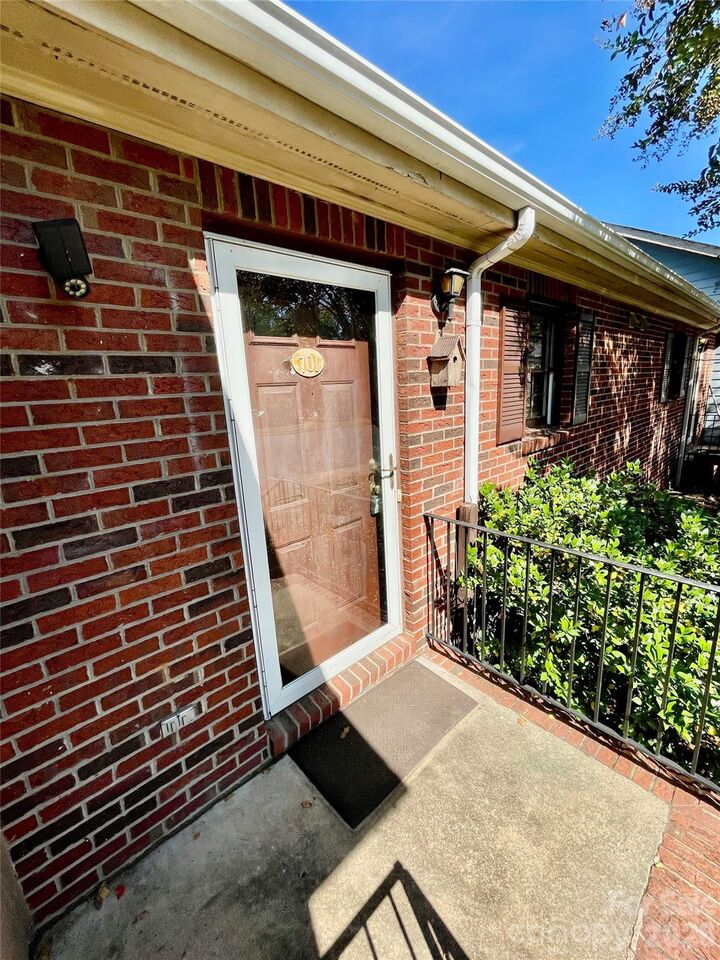 Property Photo: 1300 Larchmont Place 701 NC 28144
