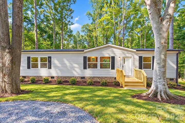 Property Photo: 1020 Freedom Drive NC 28625