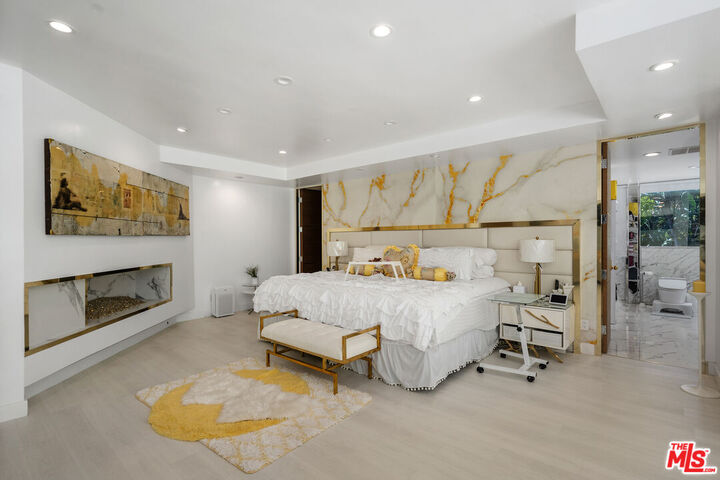 Property Photo:  1590 Benedict Canyon Dr  CA 90210 