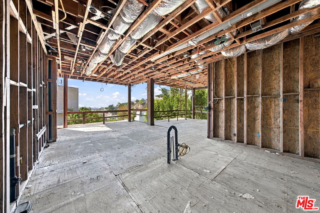 Property Photo:  1688 Sunset Plaza Dr  CA 90069 