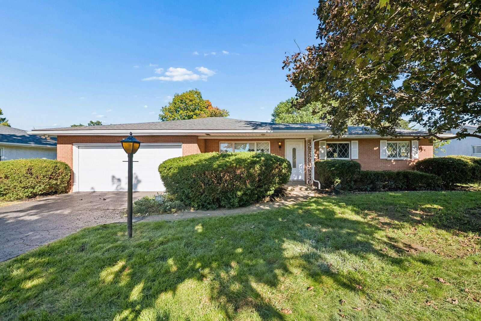 Property Photo: 5450 Sandalwood Boulevard OH 43229