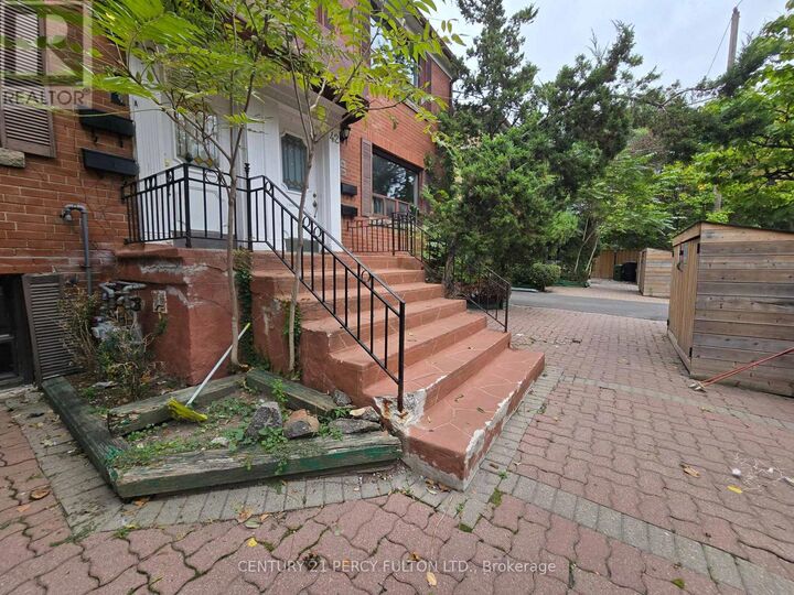 Property Photo: 40 Hillsdale Avenue East 40 B ON M4S 1T5