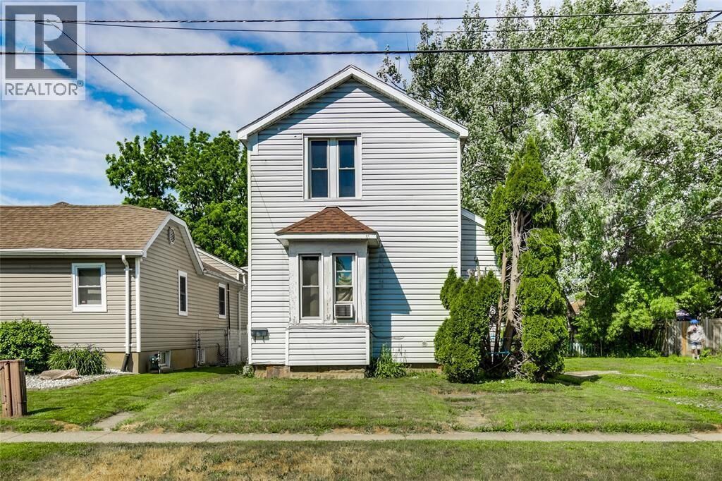 Property Photo:  30 Duke Street South  ON N7M 4L9 