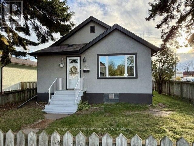 Property Photo:  440 Archibald Street South  ON P7E 1G8 
