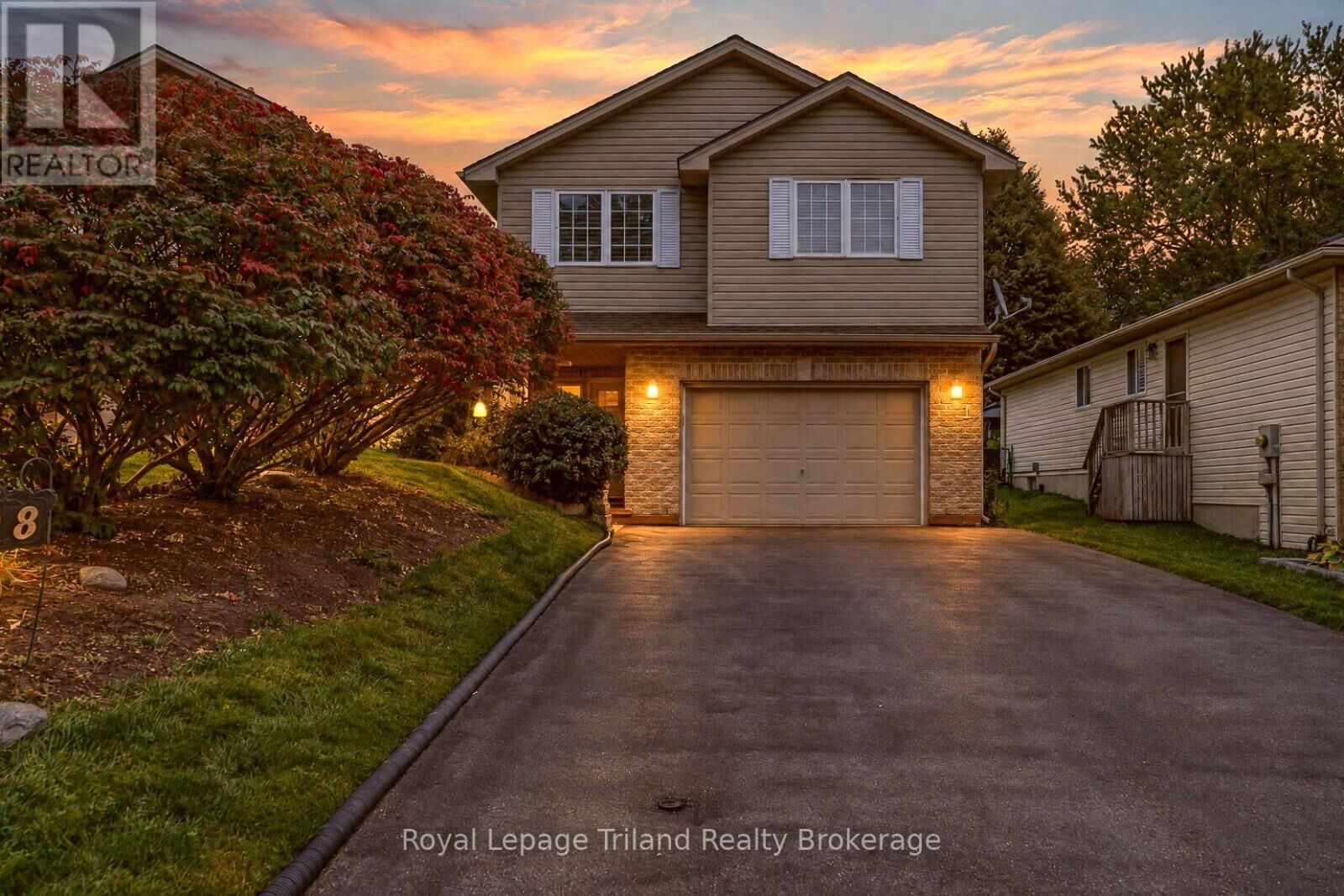 Property Photo:  208 McKeand Street  ON N5C 4E6 