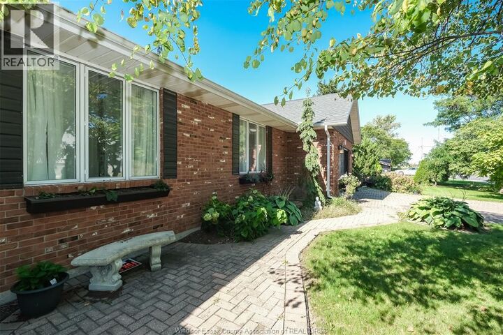 Property Photo:  2585 Banwell  ON N8N 0G6 
