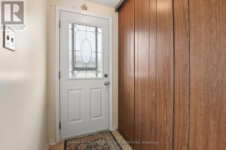 Property Photo:  583 King Street  ON K7V 1E8 