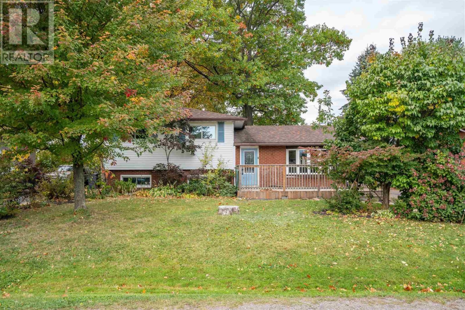Property Photo:  41 Peach Dr  ON P6B 5N3 