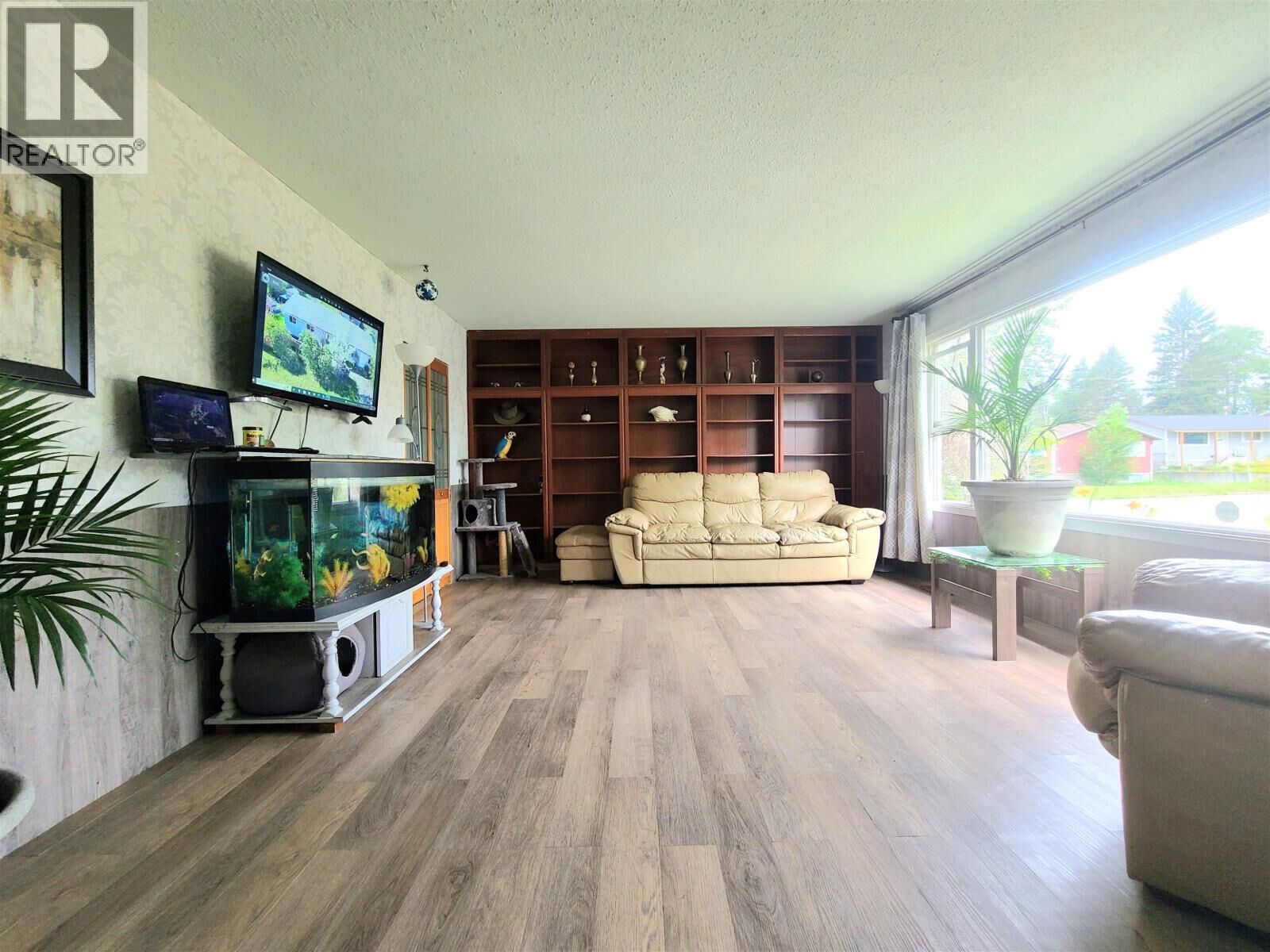 Property Photo:  1385 Milburn Avenue  BC V2L 4E9 