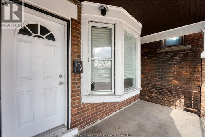 Property Photo:  1422 Wyandotte Street West  ON N9B 1H4 