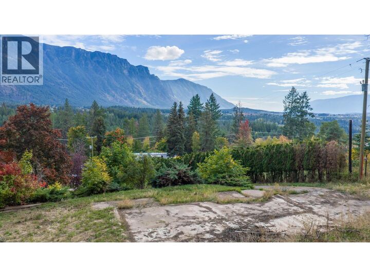 Property Photo:  3930 3 Highway  BC V0B 1K0 