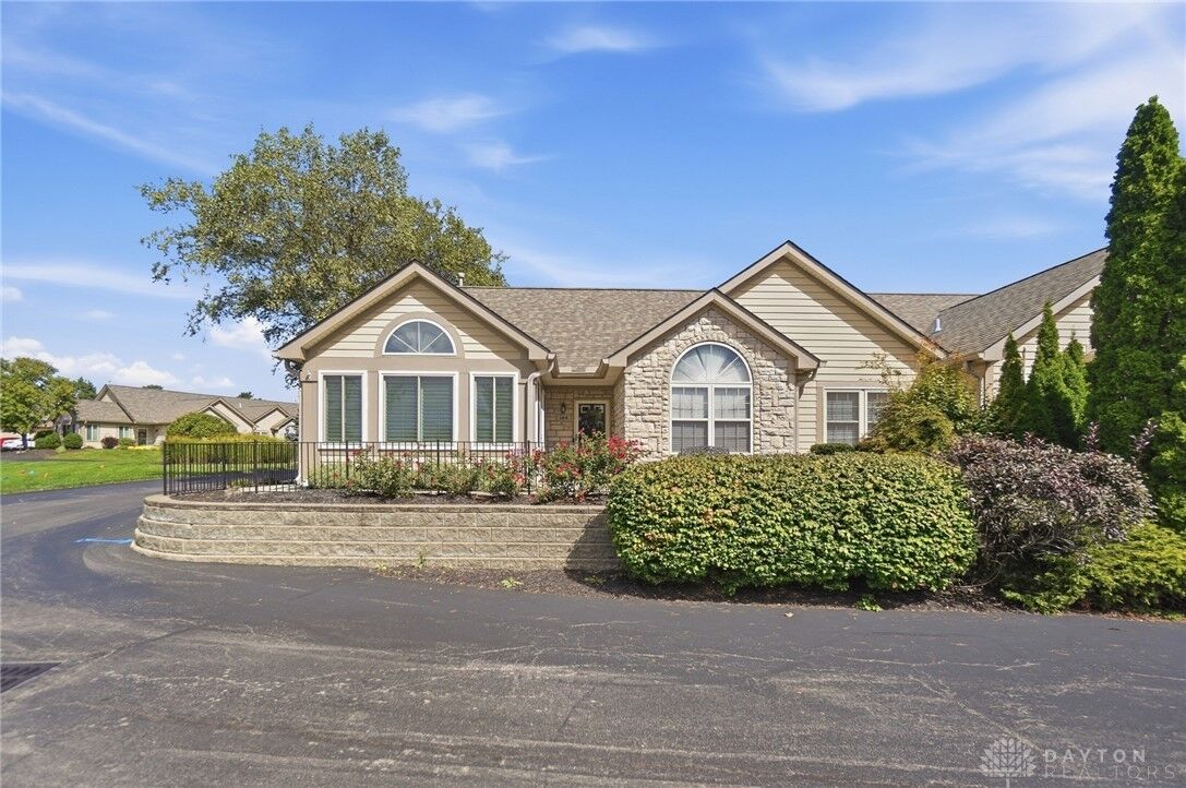 Property Photo:  124 Villa Pointe Dr Drive  OH 45066 