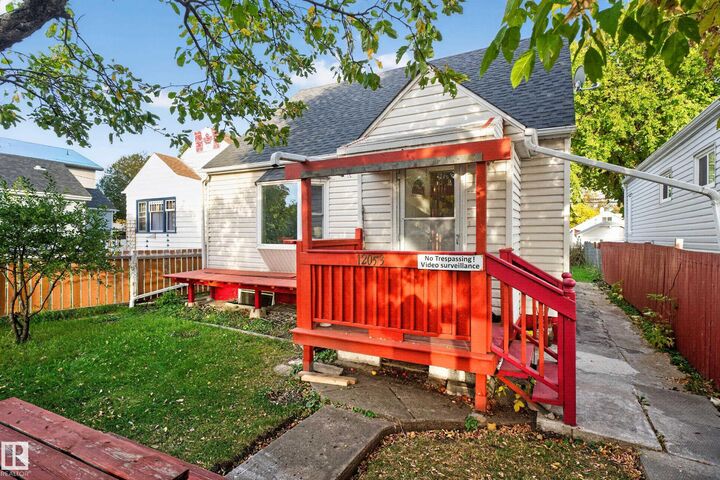 Property Photo:  12053 97 Street NW  AB T5G 1Y8 