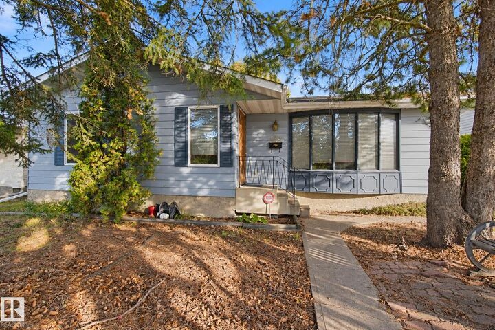 Property Photo:  10824 35 Avenue NW  AB T6J 2V3 
