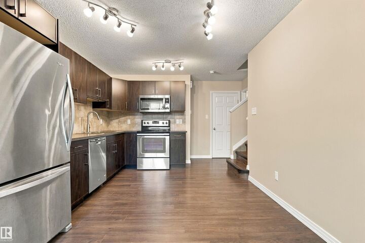 Property Photo:  3528 Claxton Crescent SW  AB T6W 0Z6 