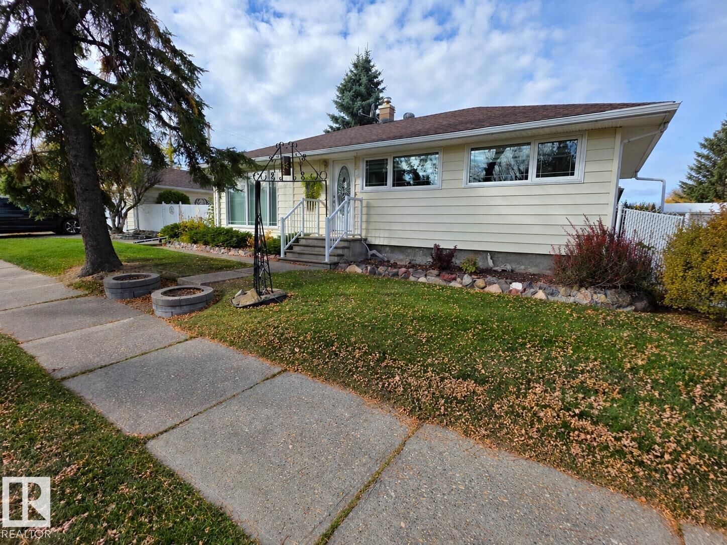 Property Photo:  5308 48 Street  AB T7A 1C2 
