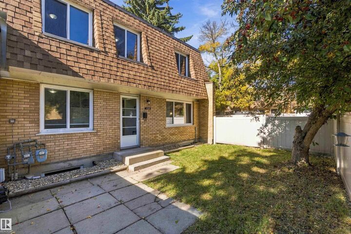 Property Photo:  132 Londonderry Square Square NW  AB T5C 3C4 
