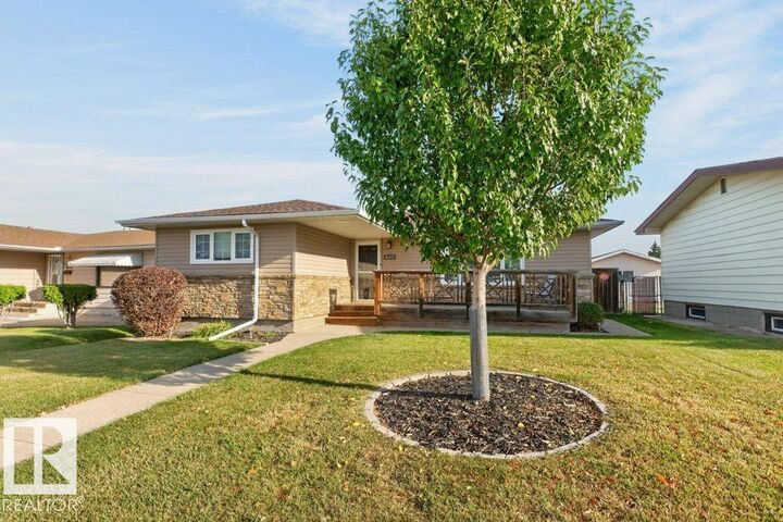 Property Photo:  5412 90A Avenue NW  AB T6B 0P8 