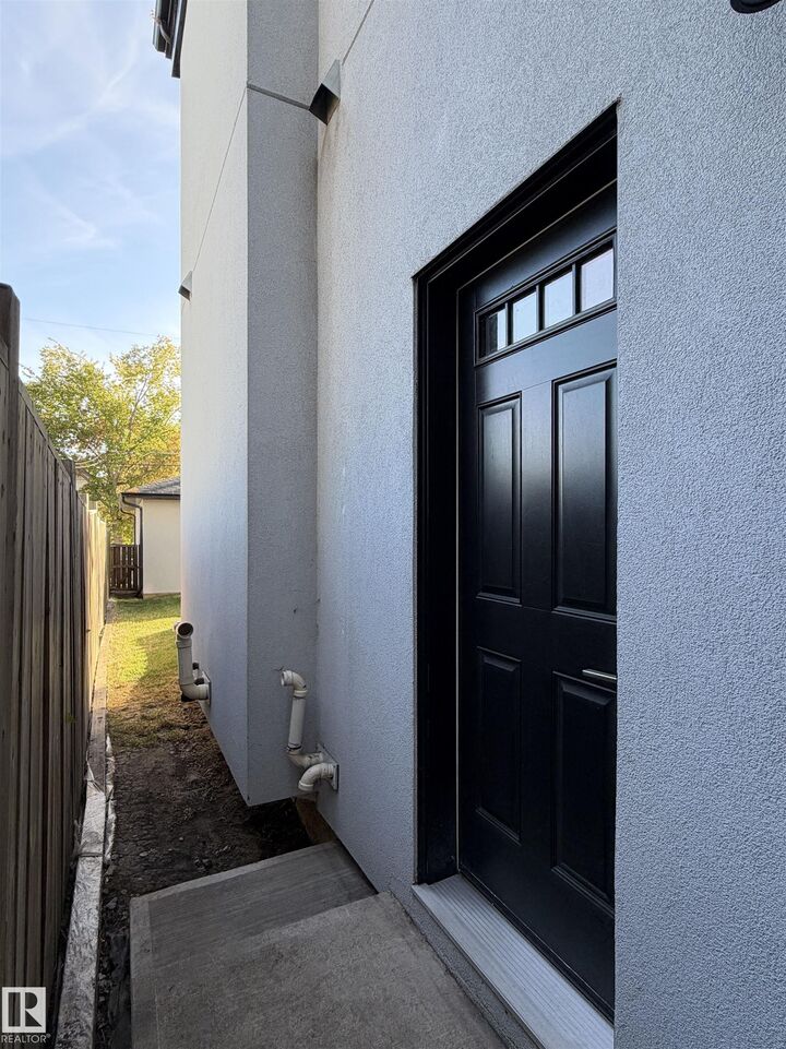 Property Photo:  11127 77 Avenue NW  AB T6G 0L5 