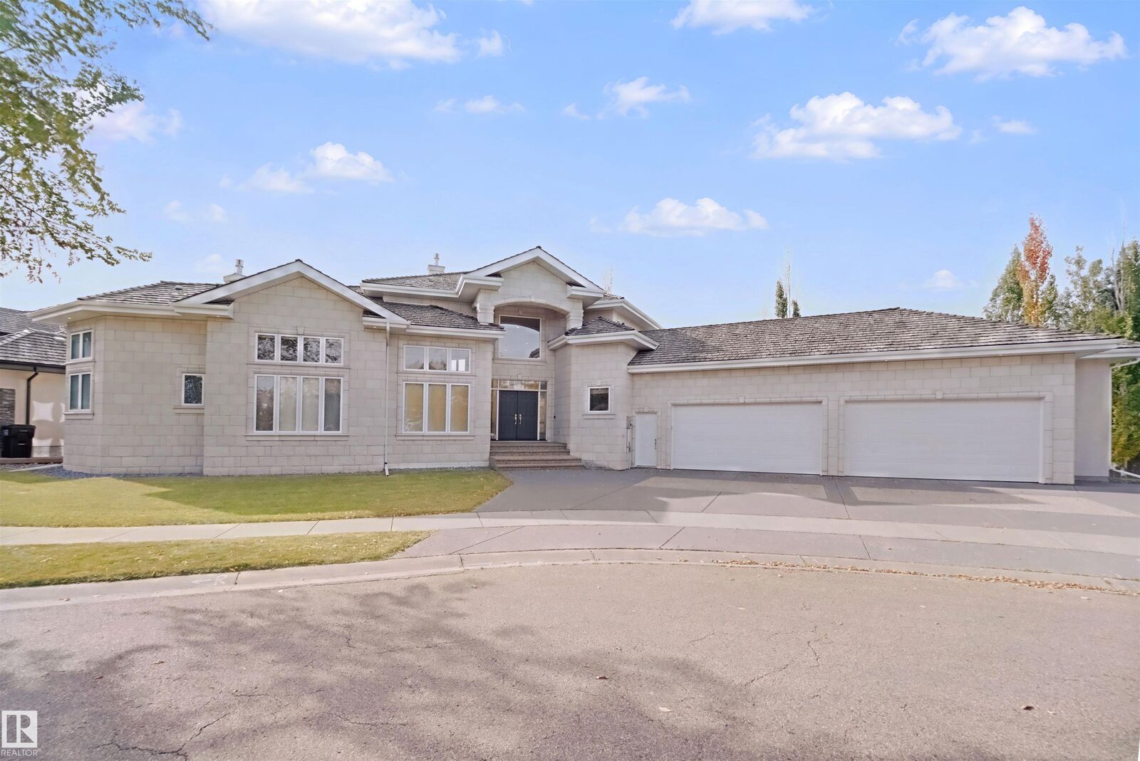 Property Photo:  5014 Donsdale Drive NW  AB T6M 2V2 