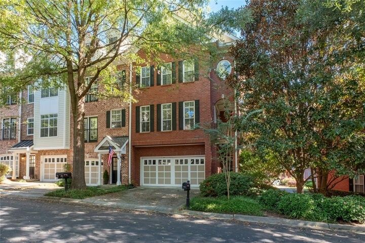 Property Photo:  1116 Glenridge Place 605  GA 30342 