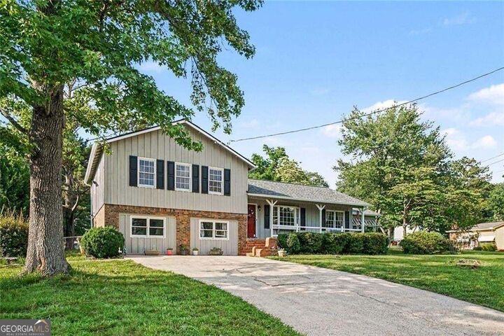 Property Photo: 1117 Malibu Drive GA 30066