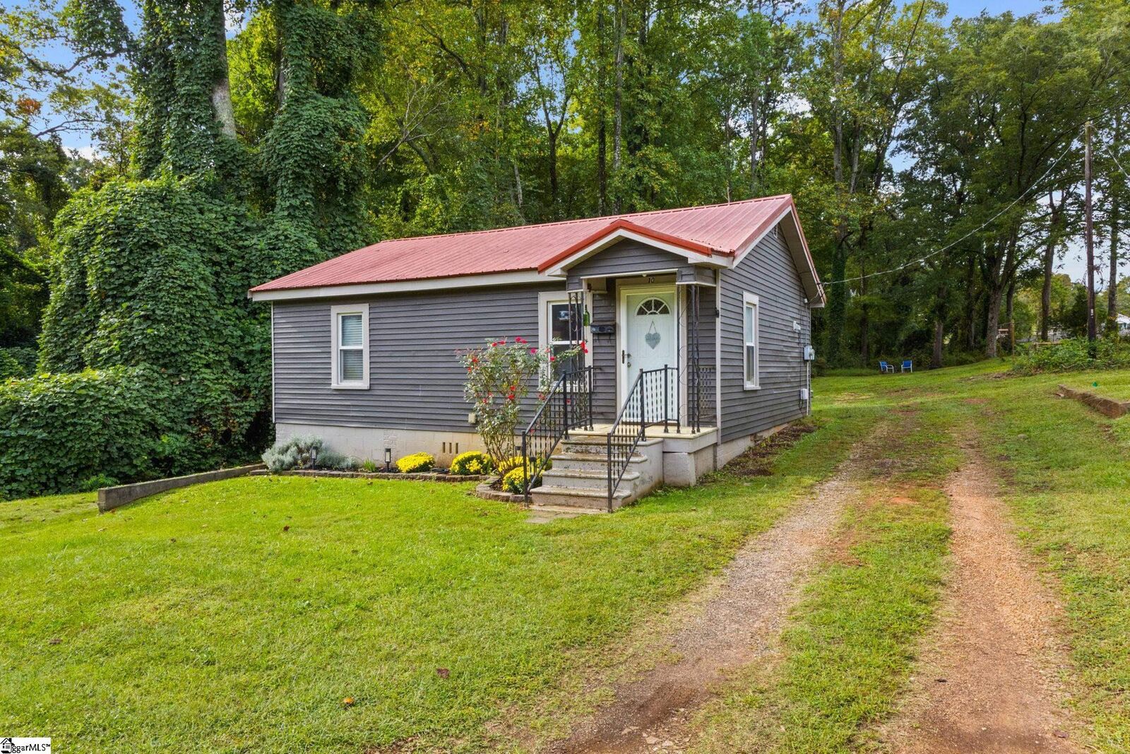 Property Photo:  10 Hollywood Street  SC 29349 