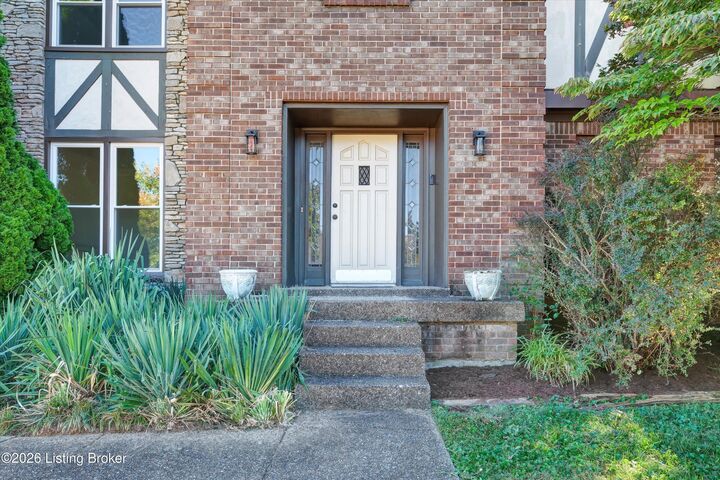 Property Photo: 3 Autumn Hill Ct KY 40059
