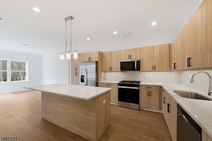 Property Photo:  22 Remington Ct 22  NJ 07727 