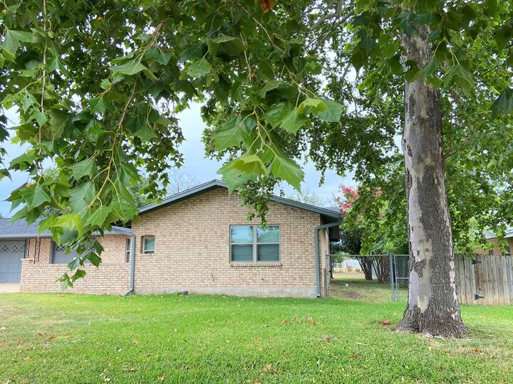 Property Photo: 205 A&Ampb N Manor Dr TX 78028