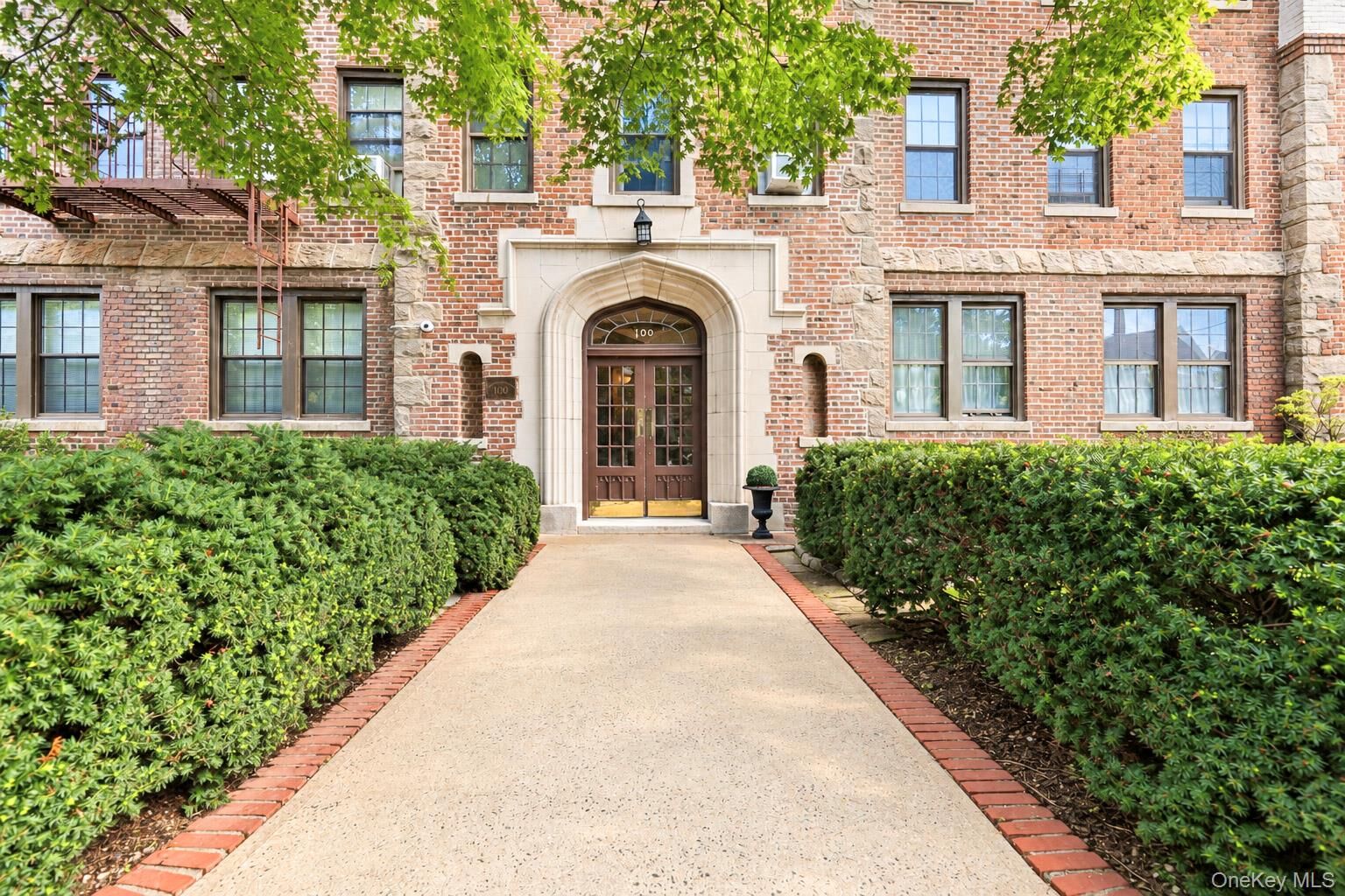 Property Photo:  100 Parkway Road 4C  NY 10708 