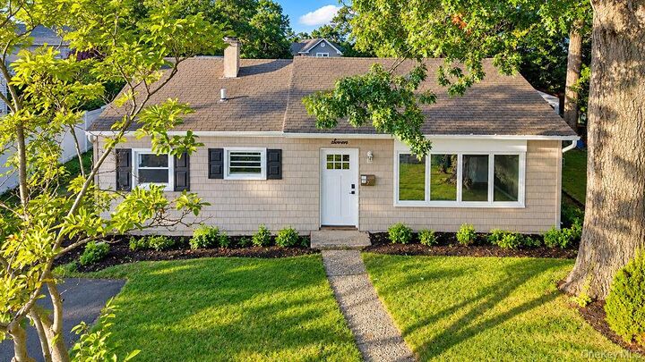 Property Photo:  7 Surrey Road  NY 11758 