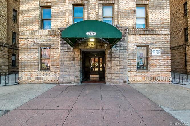 Property Photo:  3230 Cruger Avenue 4E  NY 10467 