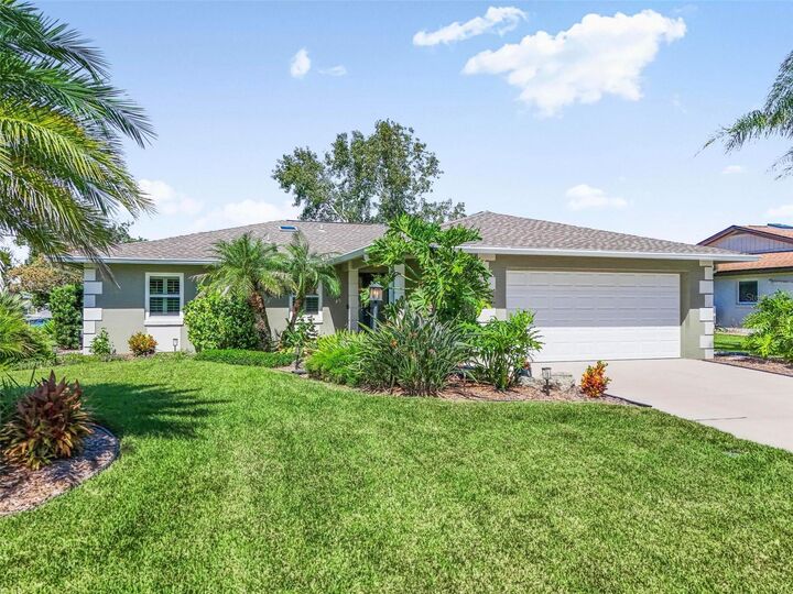 Property Photo:  8 Fleming Court  FL 32137 