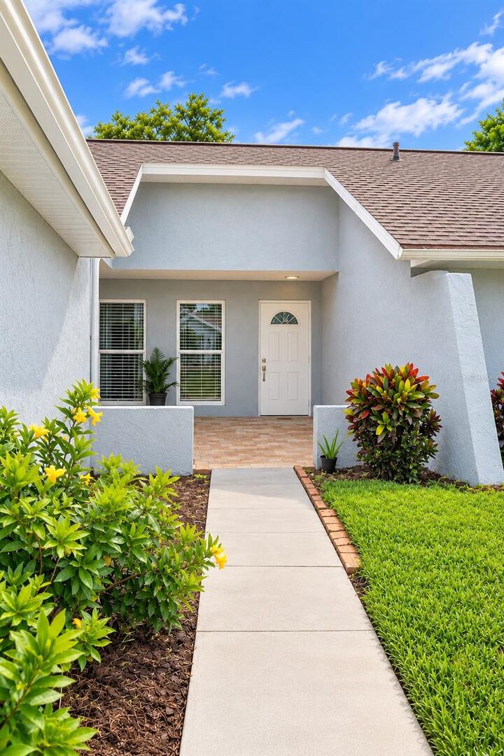 Property Photo:  1023 Deer Run  FL 34293 