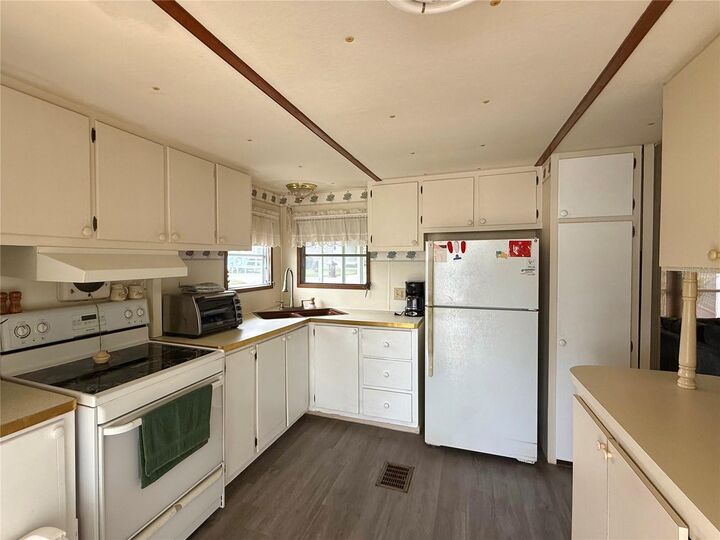Property Photo:  6035 Ridgewood Drive  FL 33542 