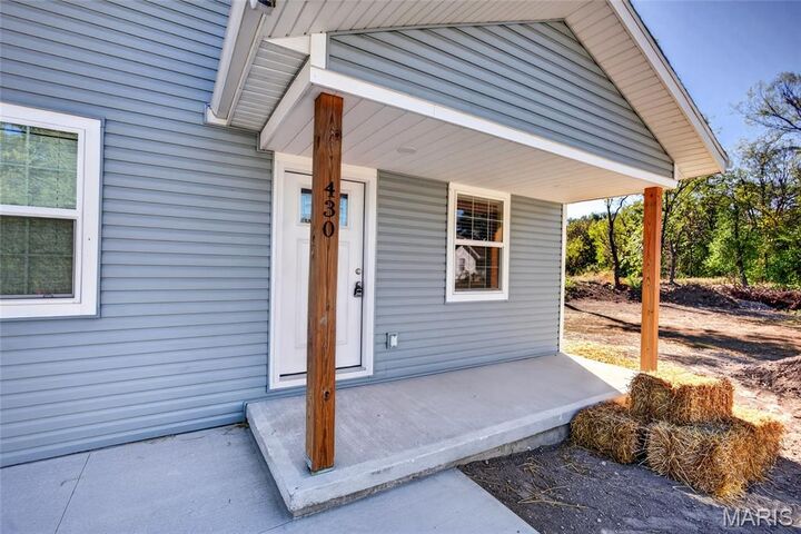 Property Photo:  430 Railroad Avenue  MO 65536 