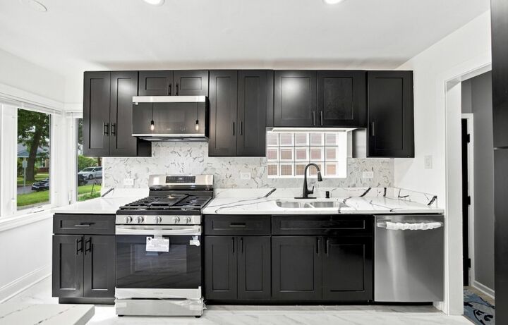 Property Photo:  117 Morris Avenue  IL 60104 