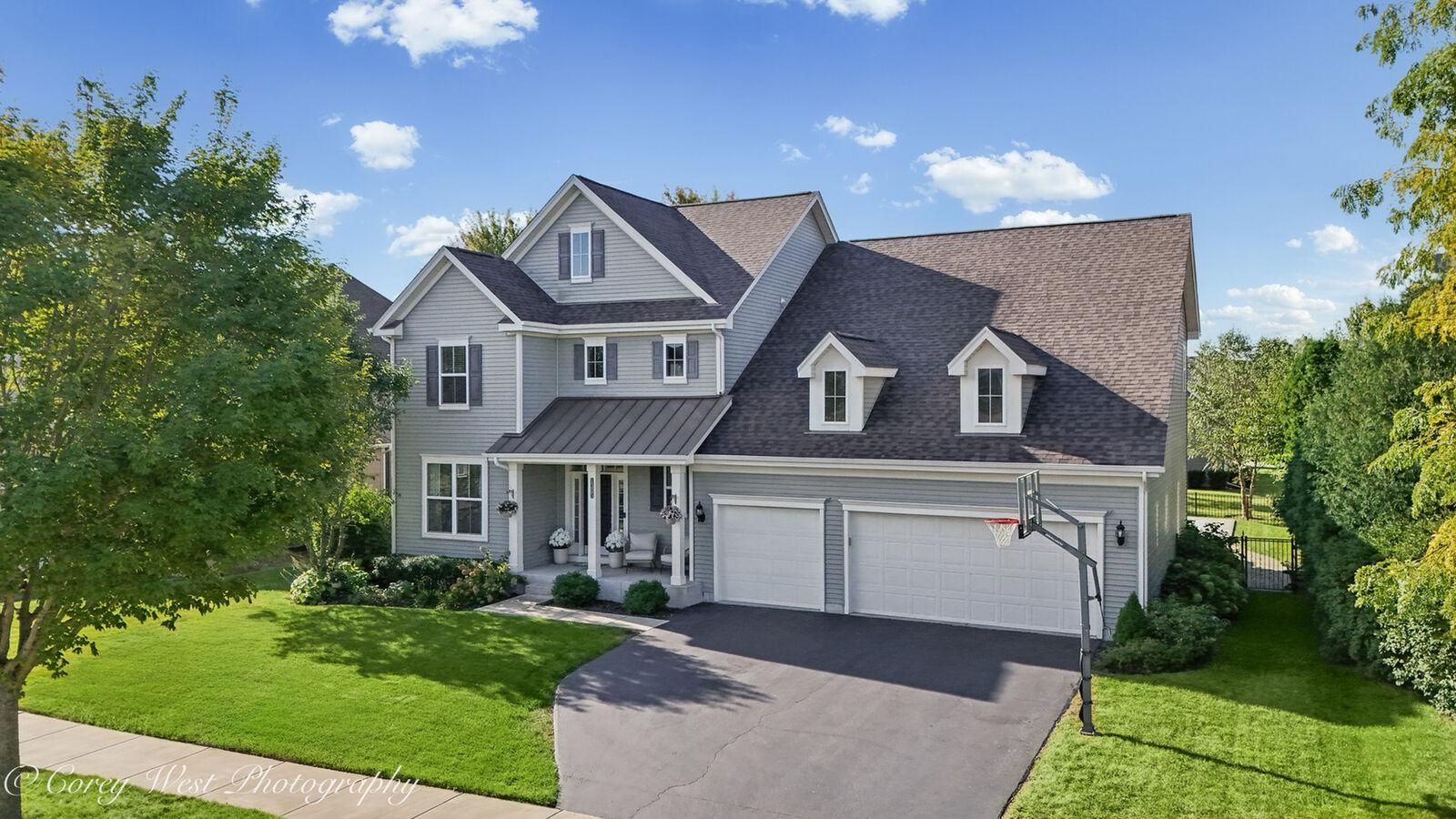 Property Photo:  1305 Lance Avenue  IL 60119 