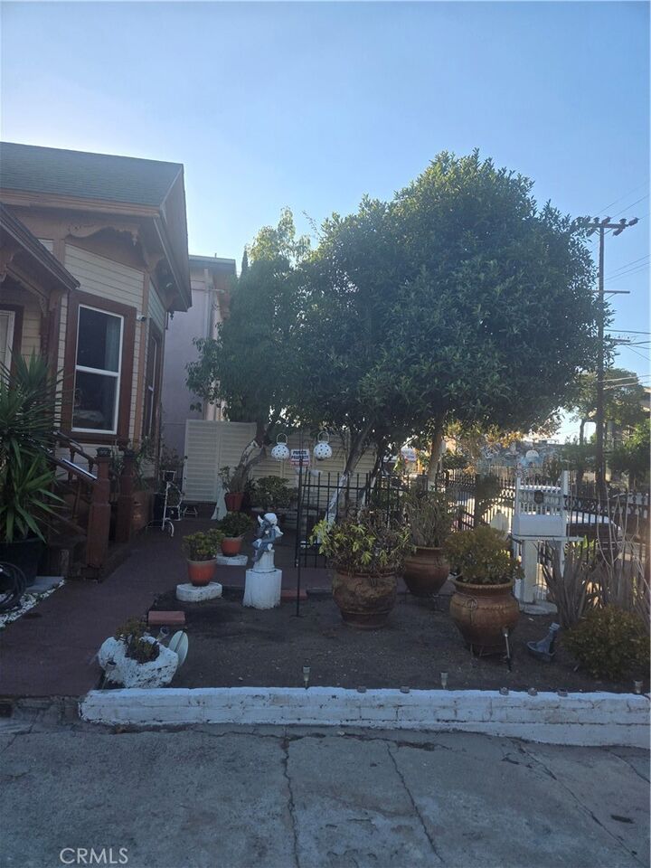 Property Photo:  1460 W 23rd  CA 90007 