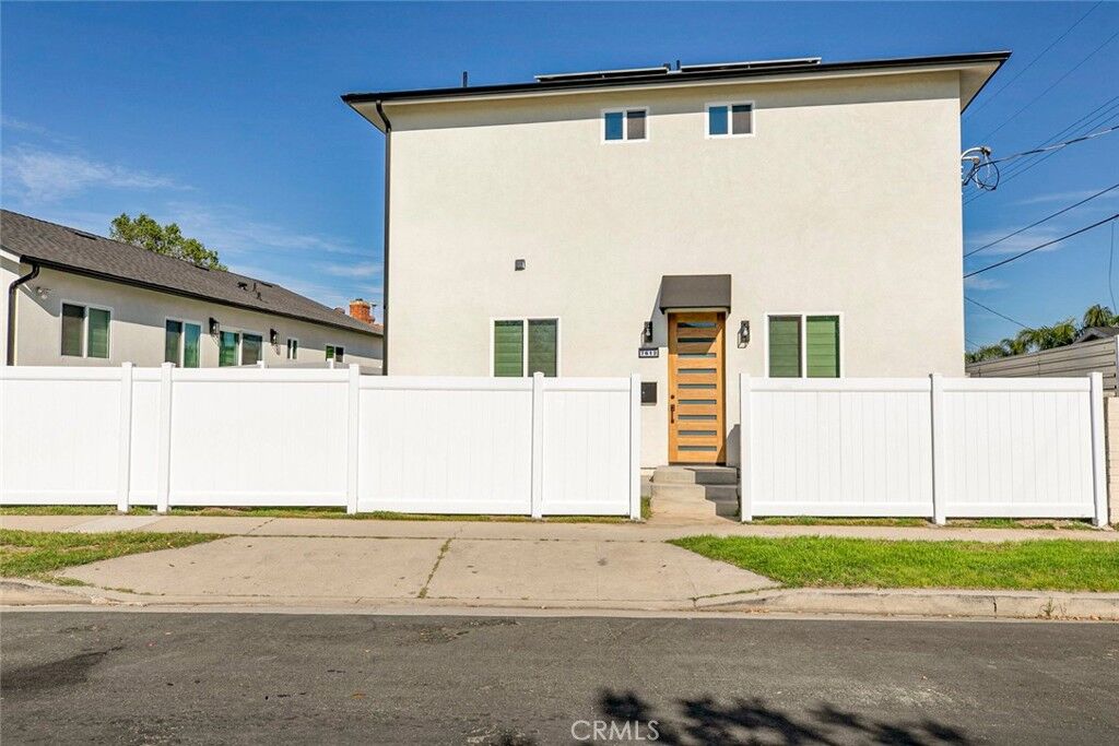 Property Photo:  7612 N Shadyglade Avenue  CA 91605 