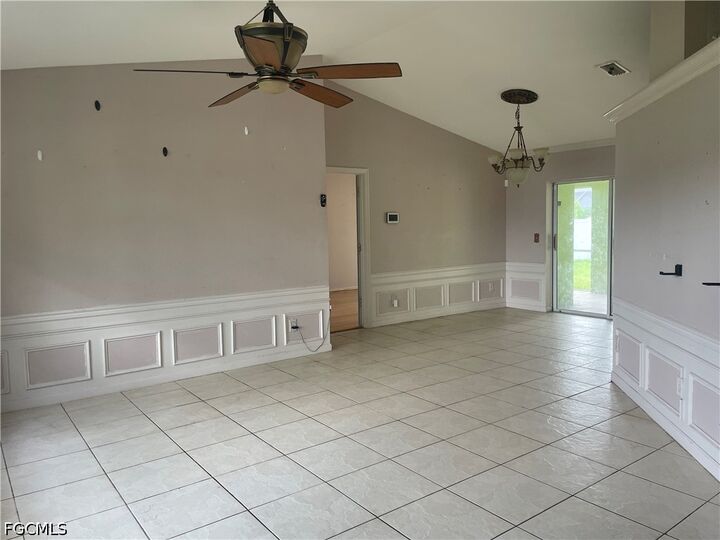 Property Photo: 612 SE 31st Terrace FL 33904
