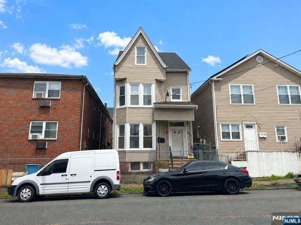 Property Photo:  92 Bloomfield Avenue 1  NJ 07503 