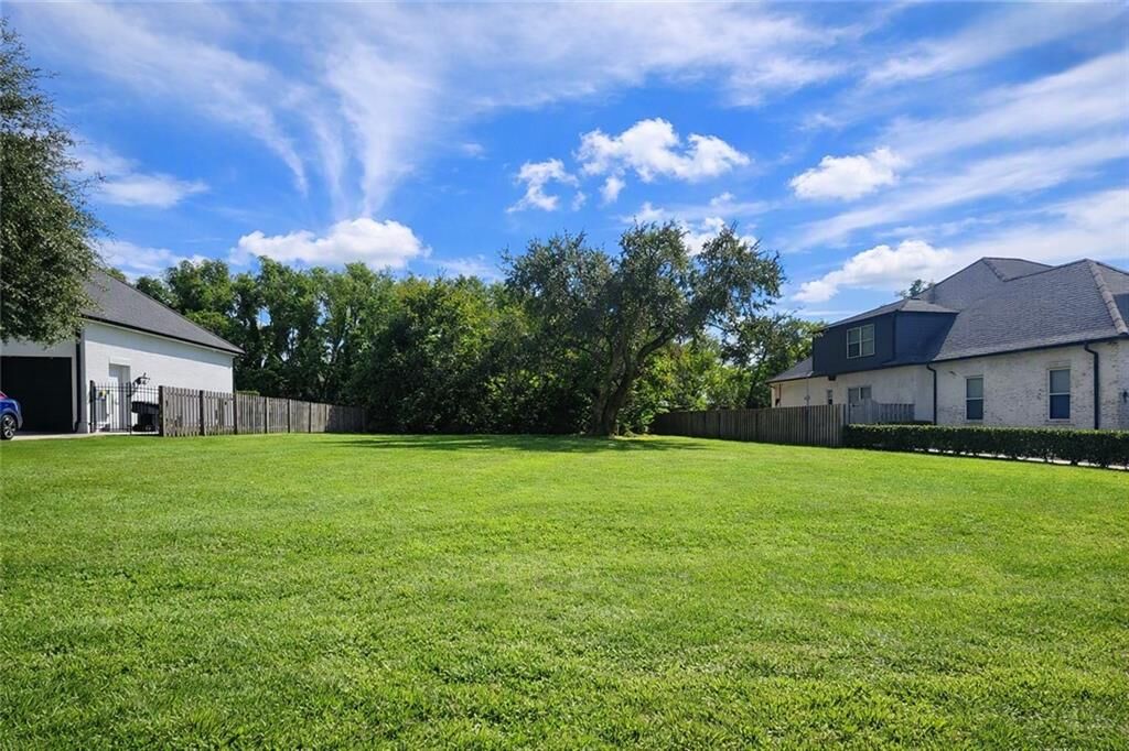 Property Photo:  106 Green Trails Drive  LA 70037 