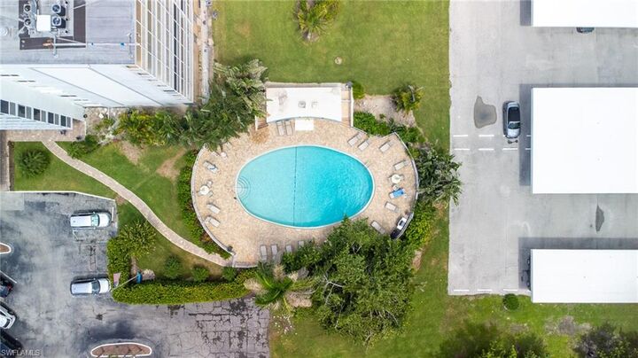 Property Photo:  5 Bluebill Ave 105  FL 34108 