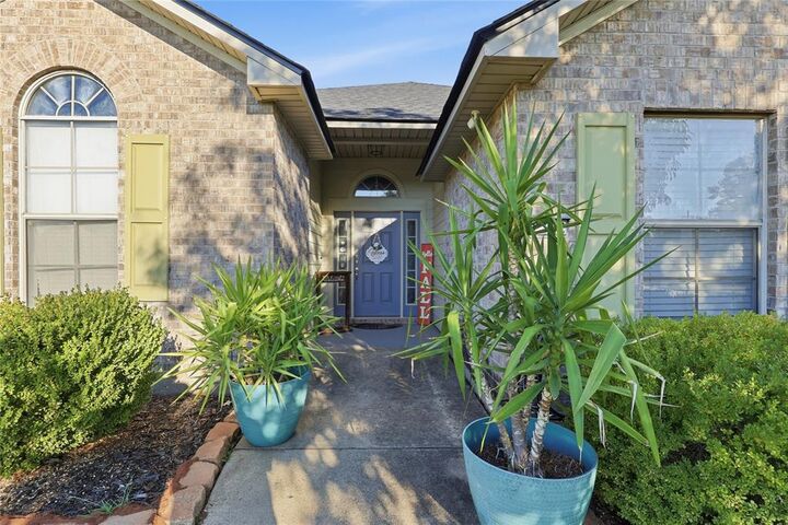 Property Photo:  2302 Tallgrass Circle  LA 71111 