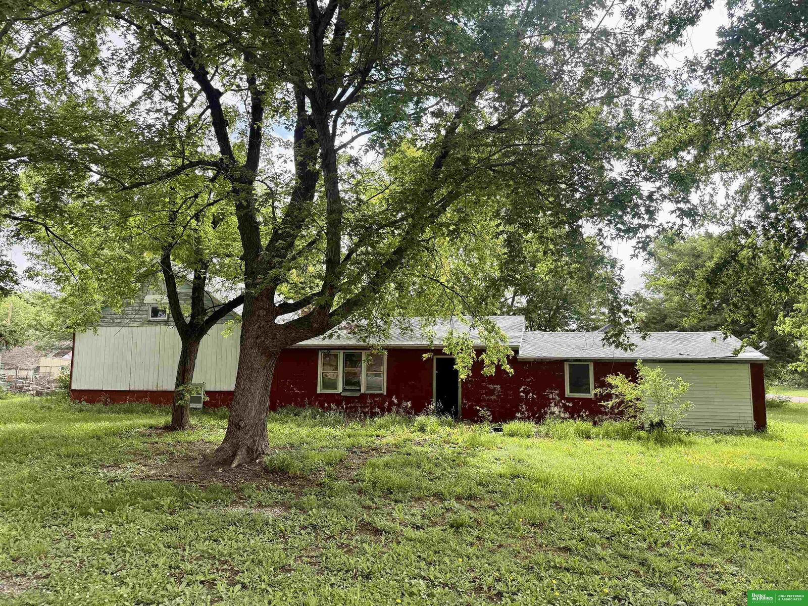 Property Photo: 100 Post Street NE 68367